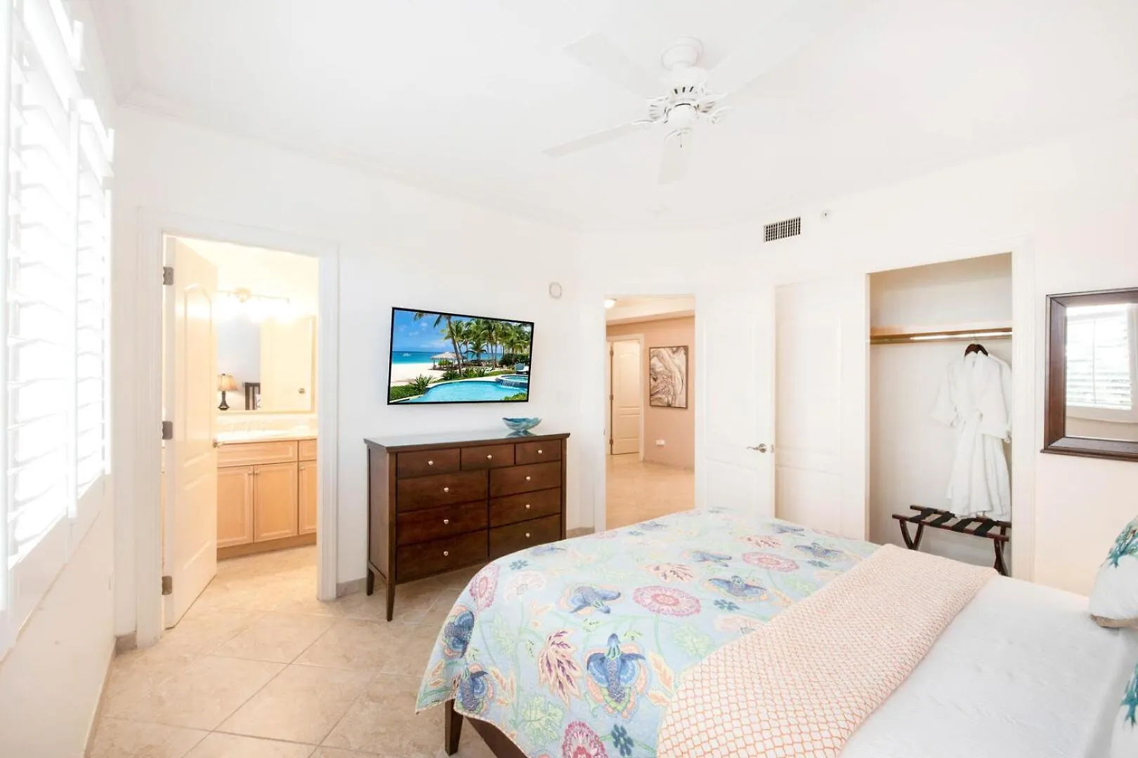 Apartment Beachcomber 05 George Town