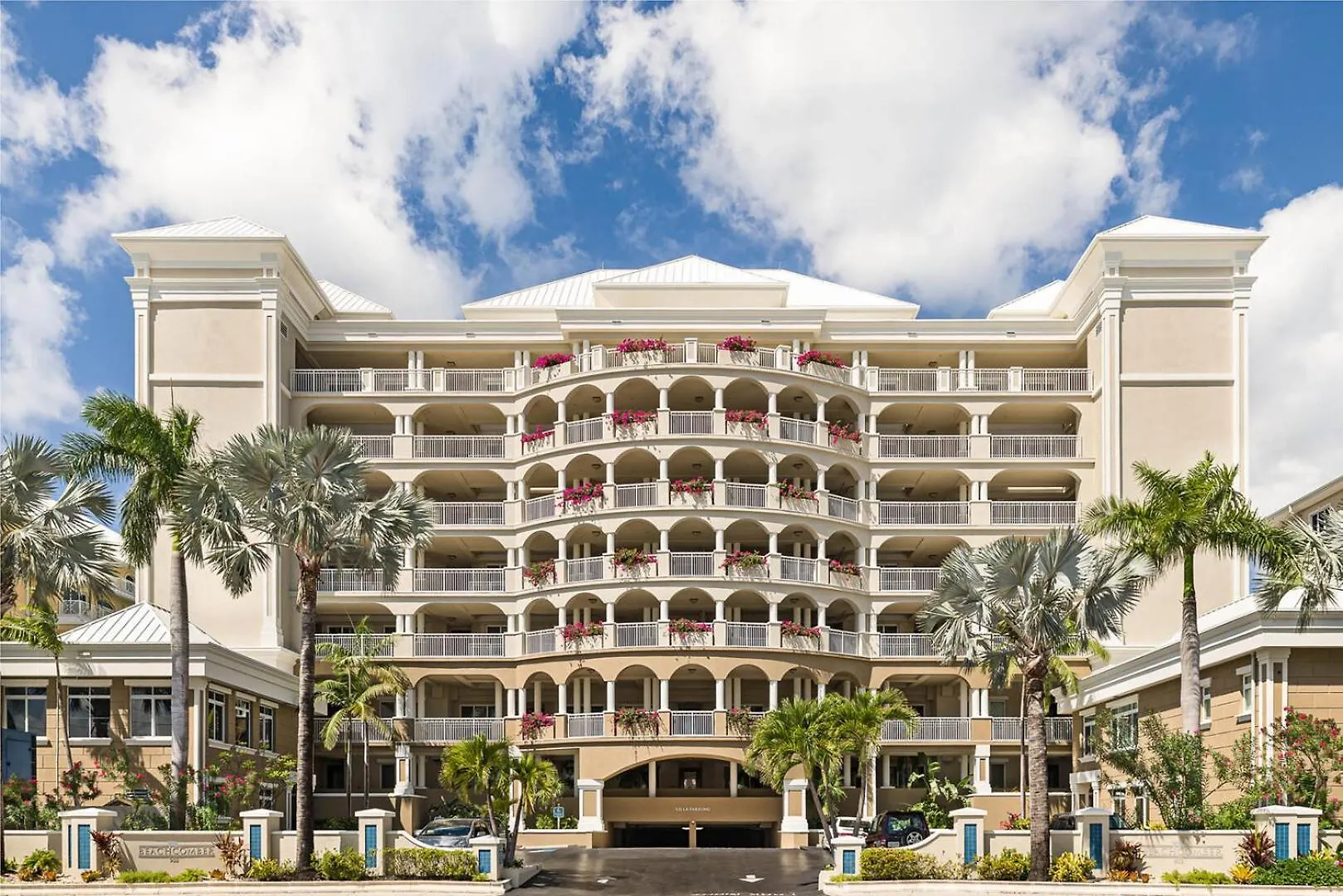 Beachcomber 05 جورج تاون شقة
